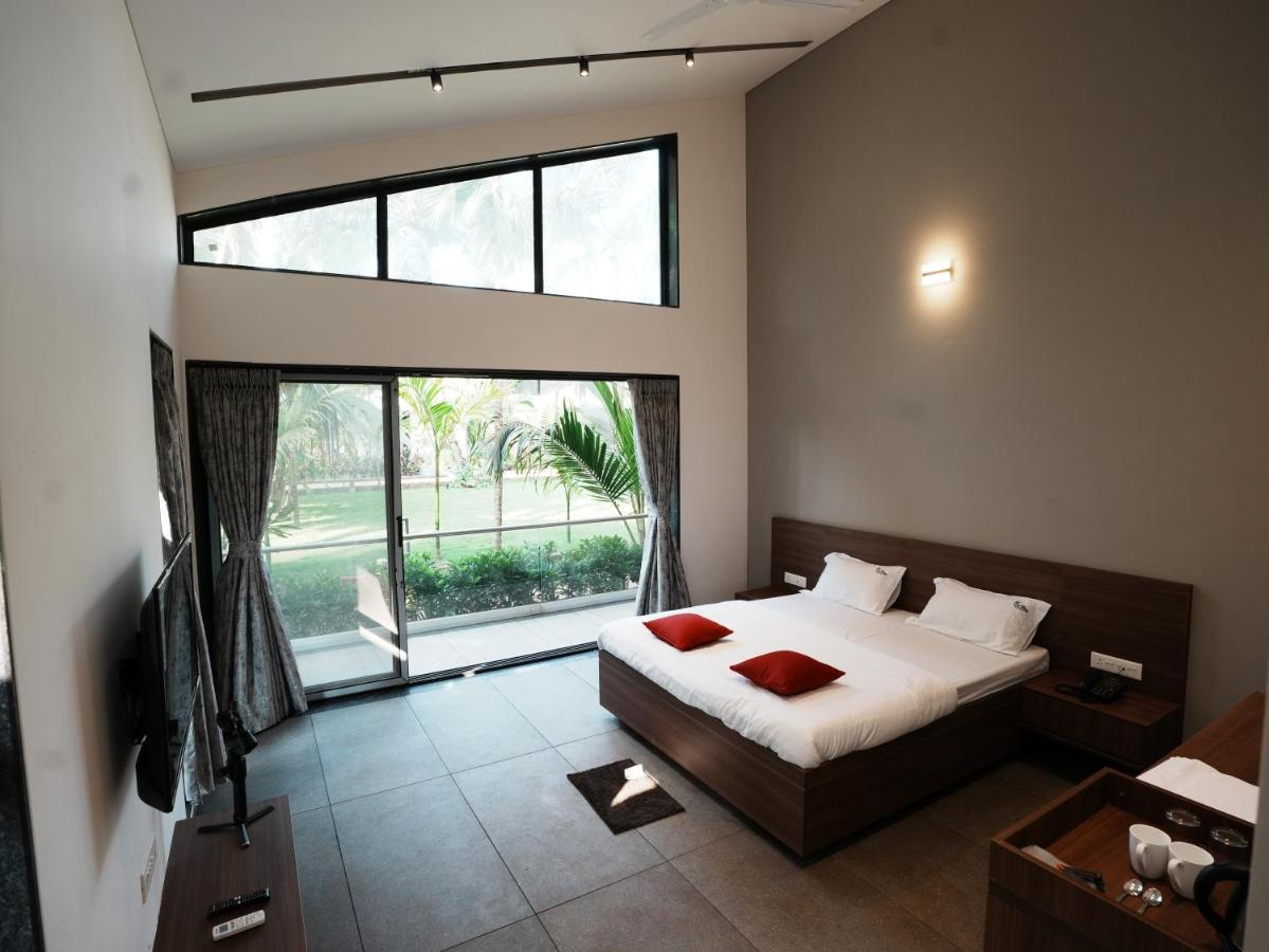 Coco Palms Resort, Дивеагар Экстерьер фото